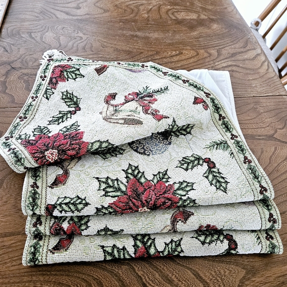 Christmas Holiday Lined Tablerunner with Tassle Ends Poinsettias Jingle Bells Or - Picture 13 of 16